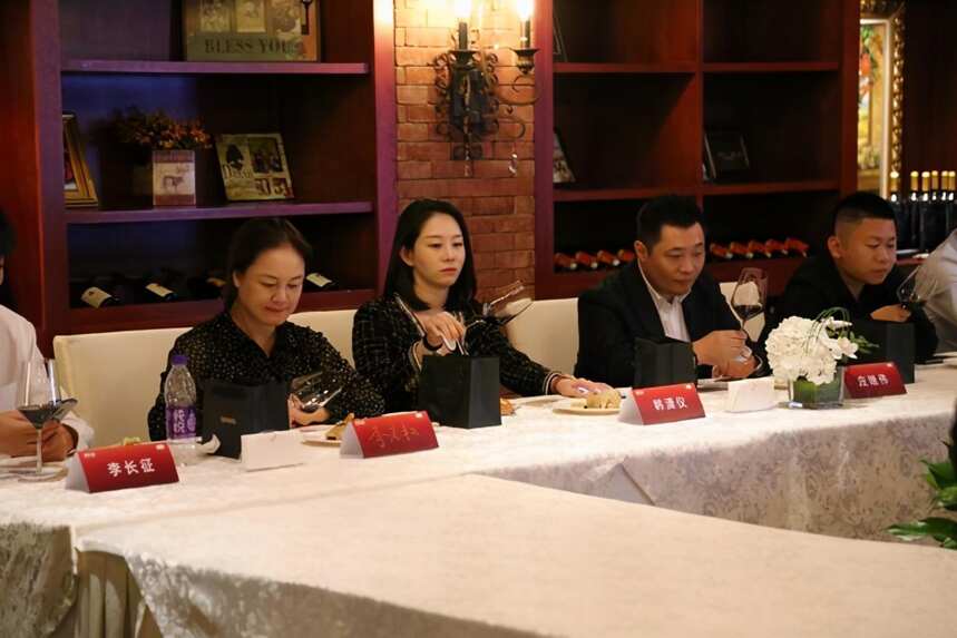 收藏家之酒，雷沃堡工艺巅峰之作大师限量在京城发布