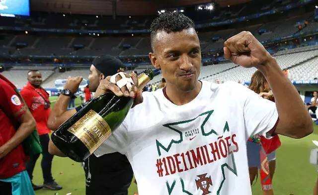 葡萄牙庆祝欧洲杯冠军的香槟，是在杂货店随便买的？