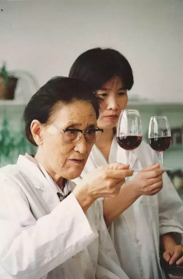 中国第一代葡萄酒女酿酒师、原张裕副总工陈朴先逝世，斯人已逝，余香犹存