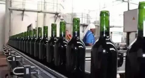 酒瓶10天内两次上调价格，涨幅10%，国产葡萄酒成本承压