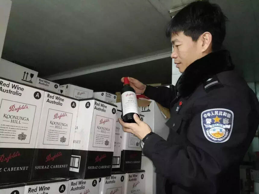郑州5万瓶假酒被查！载重3吨的货车拉了将近100车！