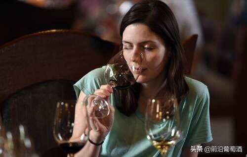葡萄酒品酒师的品鉴方法，学会品鉴葡萄酒不难，葡萄酒品酒步骤