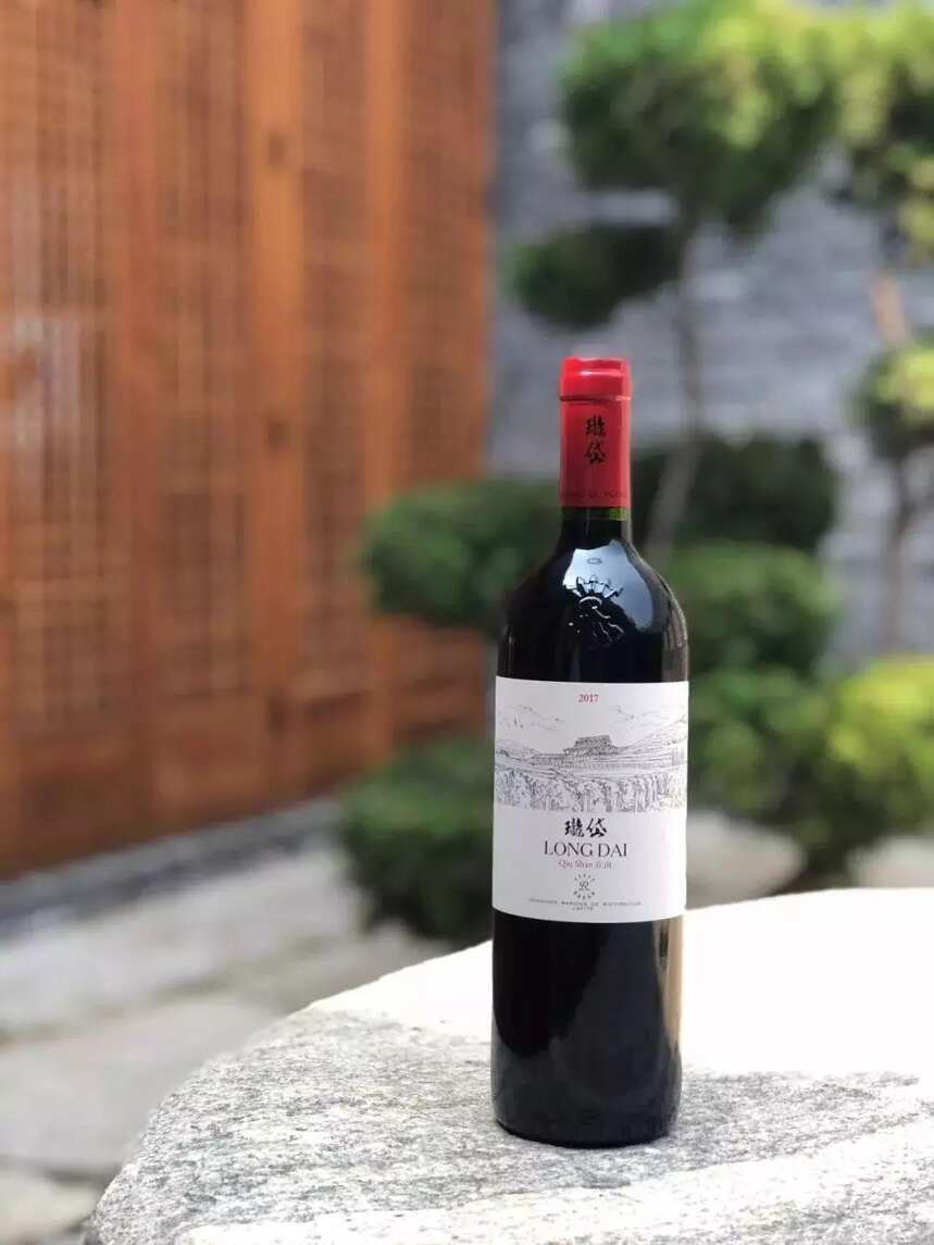 NEWS丨“中国拉菲”首款年份酒开售、日本将对美国葡萄酒降税…
