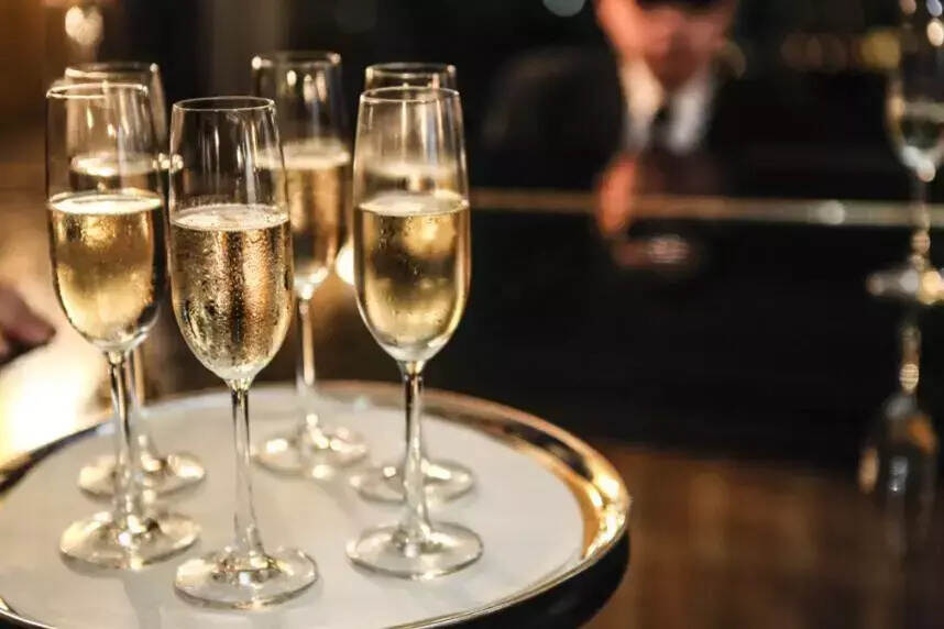 为什么大多数香槟都没有标注“年份”？