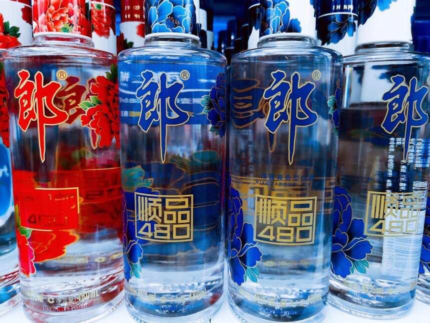 中国4大“光瓶白酒”，真正好喝又便宜，都是不含添加剂的纯粮酒