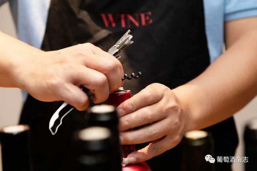 中国酒业新趋势行业论坛来啦，“红染酱”浪潮下我们该如何应对？