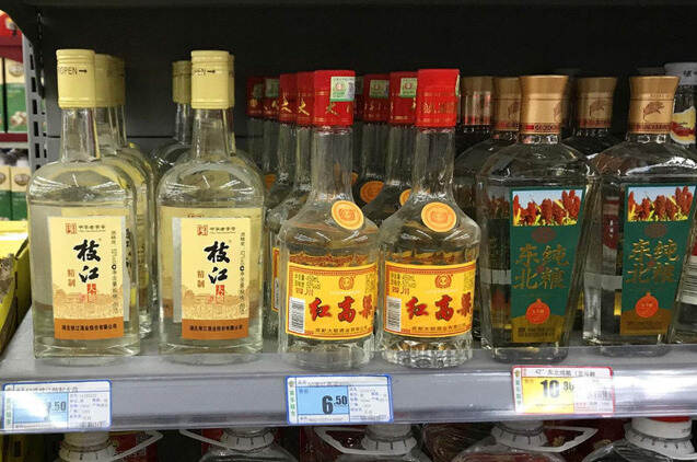 中国人喝酒“怪象”：一边说只喝好酒，可现实中却经常喝勾兑酒