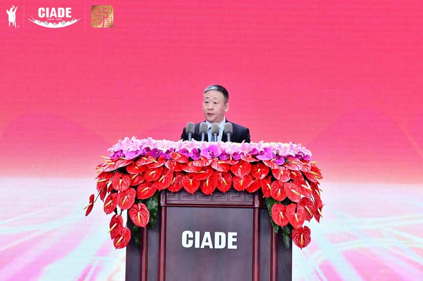 “举杯中国·品味世界”——第十六届中国国际酒业博览会在泸开幕