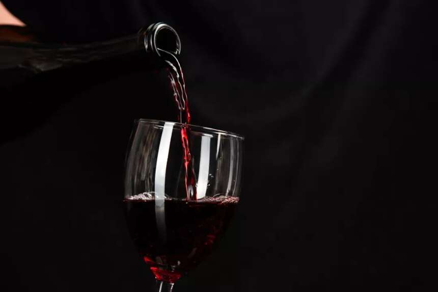为什么女人睡前一定要喝一杯葡萄酒？
