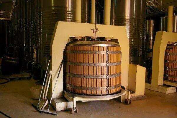 葡萄酒原来是这样酿造的