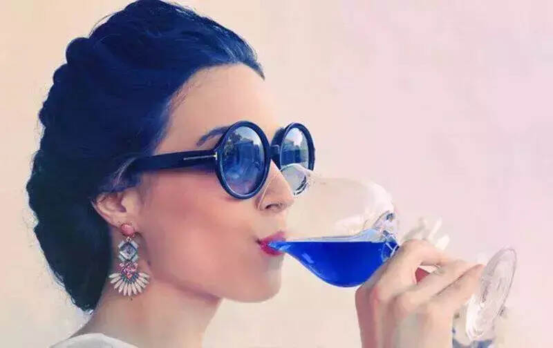 绿酒、蓝酒、橙酒？这些颜色任性的葡萄酒你敢喝吗？