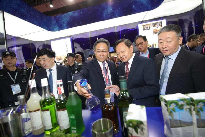 比过去更精彩的是未来，王耀出席世界名酒价值论坛谈酒业发展