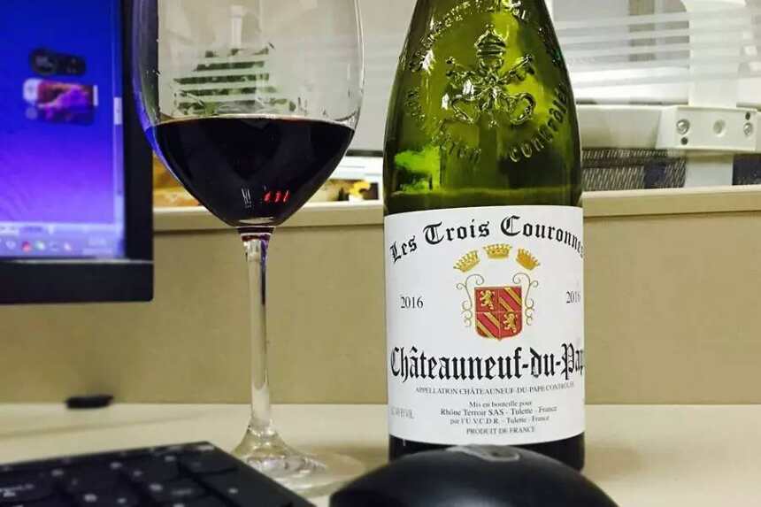 在法国，比国王权力还大的教皇喝什么葡萄酒？
