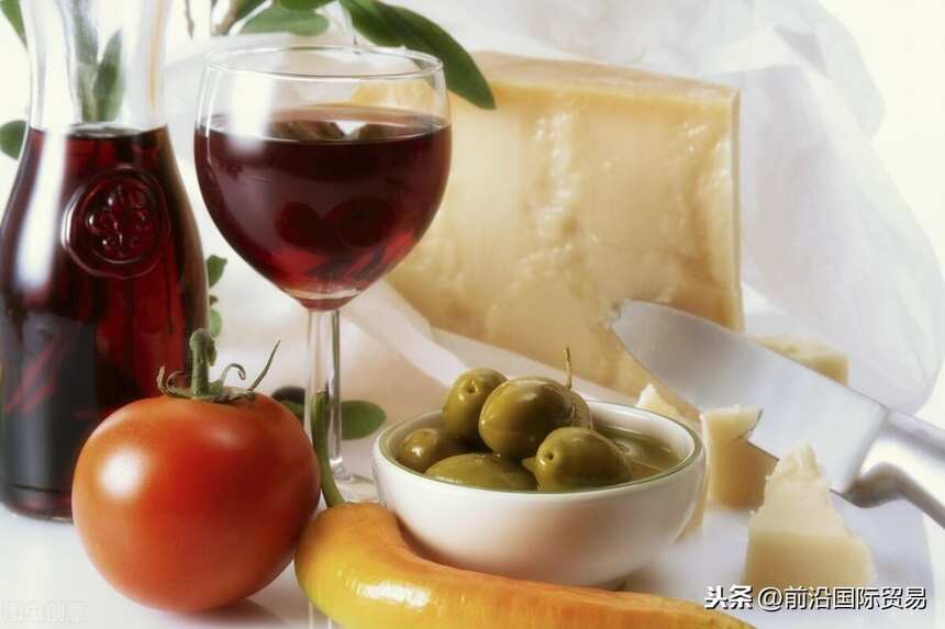 节日喝葡萄酒搭配什么菜肴合适？葡萄酒和食物有搭配公式吗？