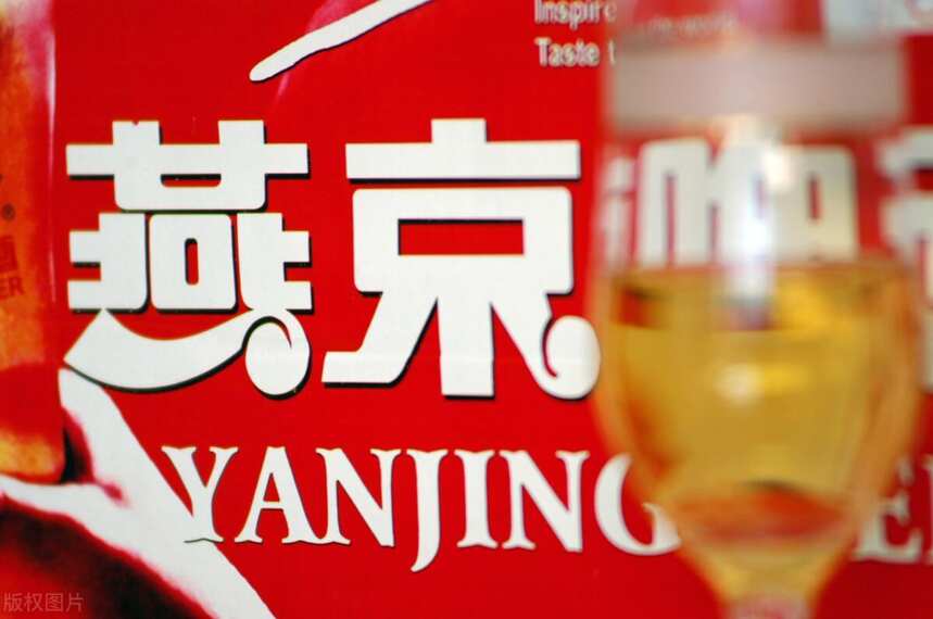 从王一博到蔡徐坤，燕京U8销量一骑绝尘，燕京啤酒的进击之路？