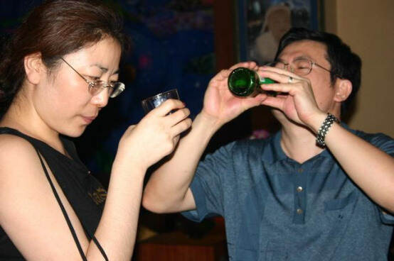 一方水土养一方人，你知道广东人喝酒有多佛系吗？