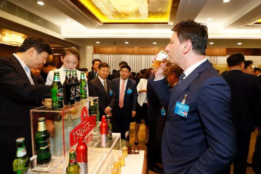 折服“战斗民族”“啤酒故乡”，青岛啤酒如何让世界爱上中国造？