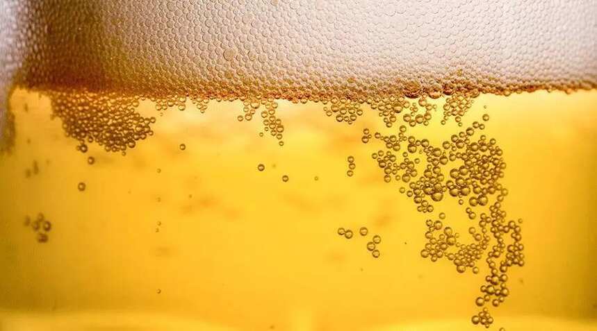 啤酒逆袭白酒？产量下滑0.24%，利润猛增25.13%