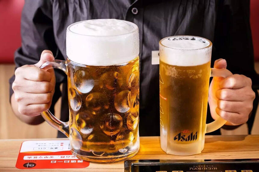 喝啤酒有哪些小窍门？不会融化的“不锈钢冰块”，让喝酒更得劲