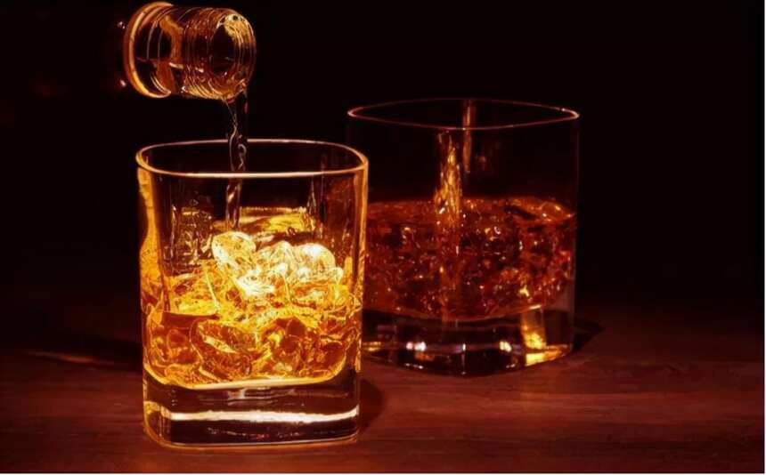 苏格兰威士忌风靡全球，为何橡木桶却不出名？其实不只为保护资源