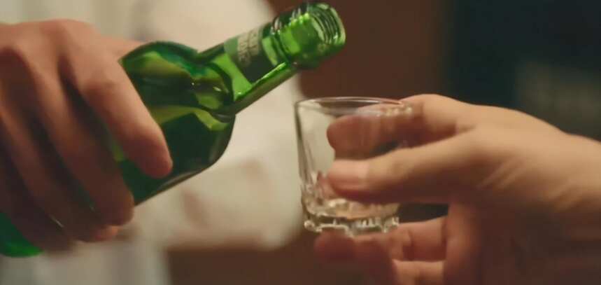 韩国人为什么这么能喝？“酒量”是俄罗斯人的1倍，美国人的4倍