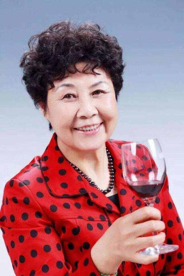 47岁种葡萄50岁建酒厂，她要“三代人酿一瓶中国的精品葡萄酒”
