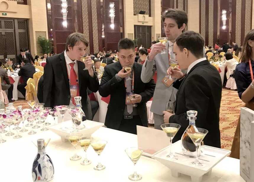 硬核！捷克前总理点赞汾酒鸡尾酒，汾酒为史上最高规格太原论坛，献上“国际礼遇”