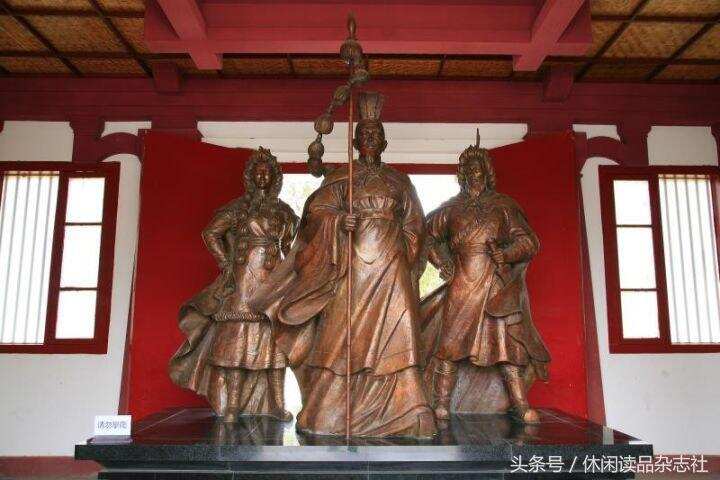 陕西城固县的张骞纪念馆，典型的仿古建筑对称结构