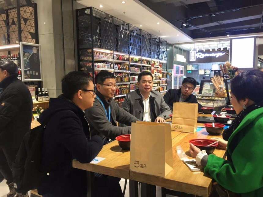杨陵江探访盒马鲜生，要向这家新零售样本学什么？