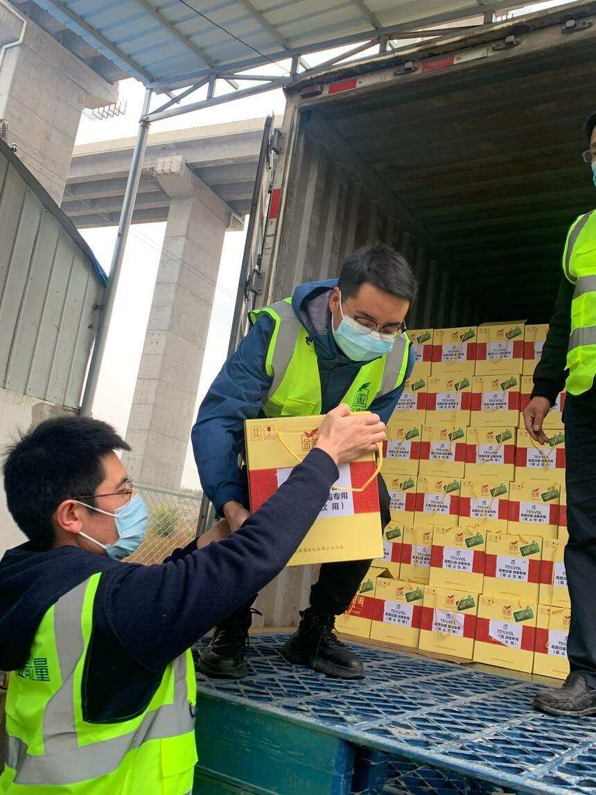 金徽酒联合甘肃省红十字会启动为抗疫一线捐献物资活动