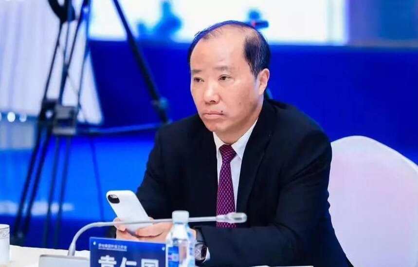 去职一年后，茅台原董事长袁仁国再被免去贵州省政协委员等职务