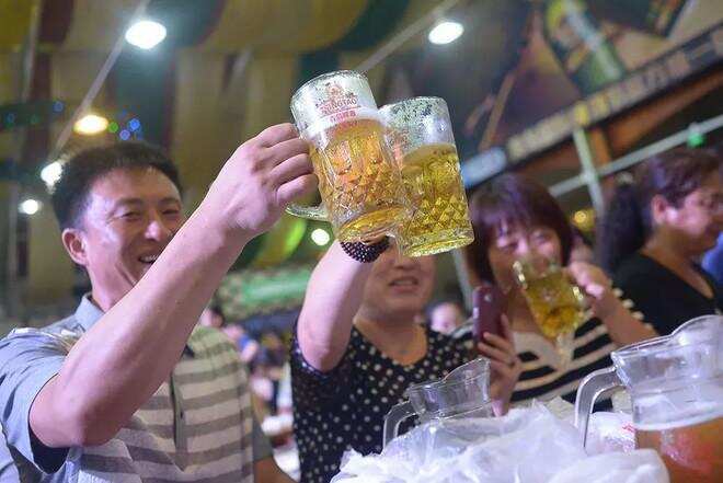 青岛啤酒节创“六最”，这座城市115年的“专属味道”，原来是它