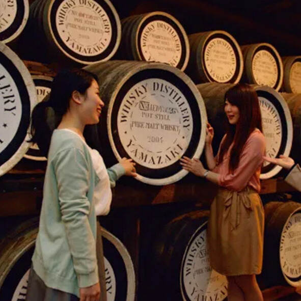 一瓶抵新加坡一套房！与日本威士忌一比，中国茅台竟成了平价酒？