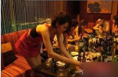 生活中最常喝酒的三种女人，第一种是职业需要，第三种是渴望满足