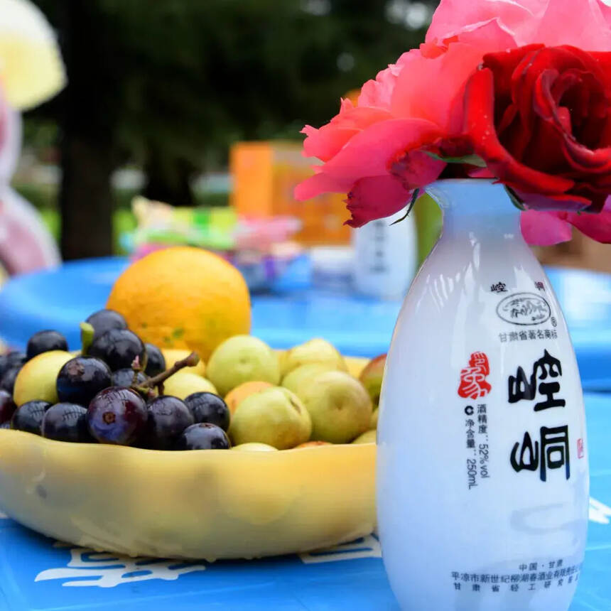 新世纪柳湖春酒业公司成功举办第三届崆峒黄酒节养生论坛暨摄影采风活动