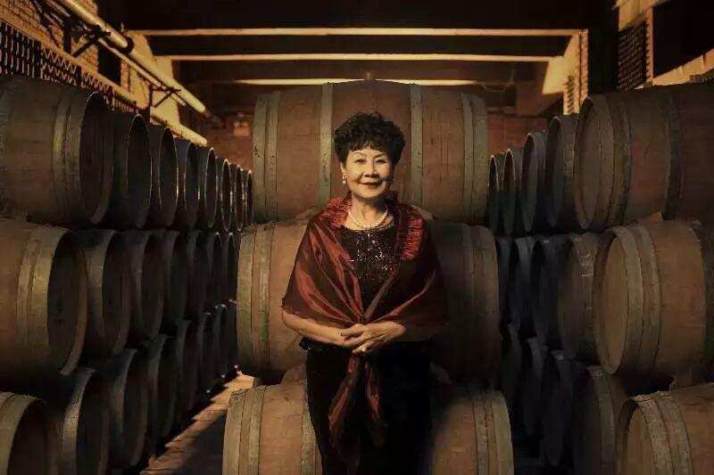 47岁种葡萄50岁建酒厂，她要“三代人酿一瓶中国的精品葡萄酒”