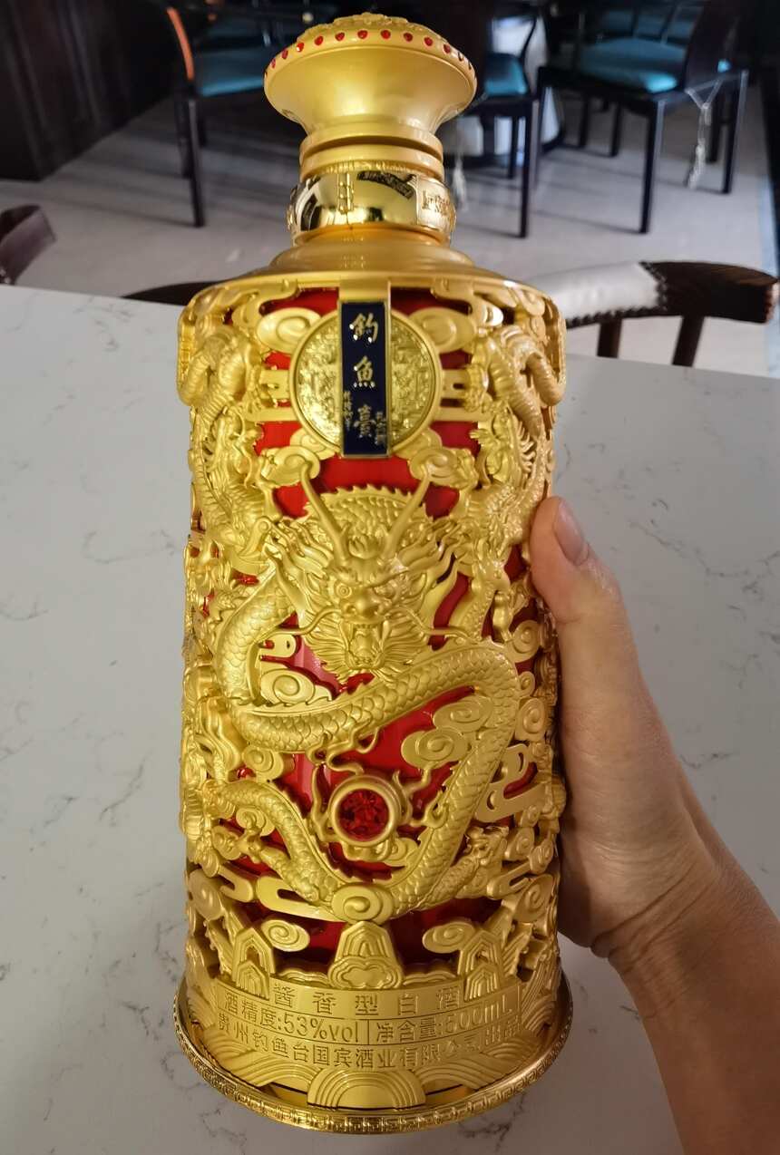 中国最美酱香型白酒之一-限量珍藏版钓鱼台「龙樽」
