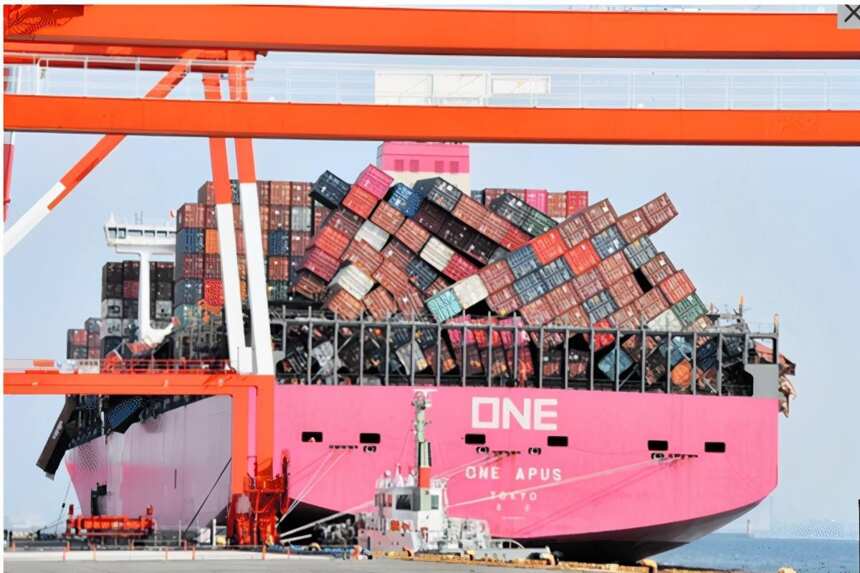 中美航线集装箱事故频发！超3000只货物箱落水，损失近3亿