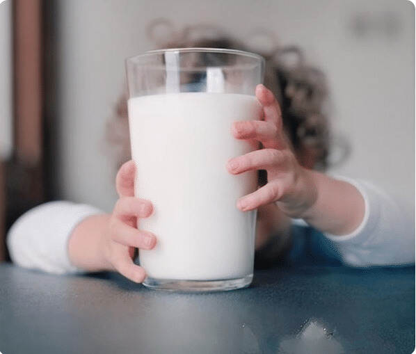 给娃补钙时间很重要，春季是娃“拔高季”，牛奶的选择很重要