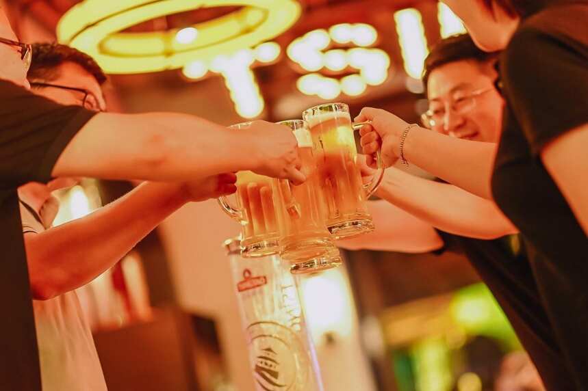 激情永不落幕，欢聚永不打烊，青岛啤酒为市民酿造身边的“啤酒节”