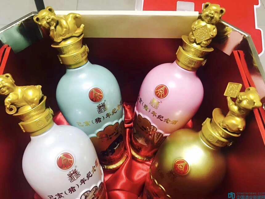 酒玩家携手中酿品致举行五粮液股份（猪）年生肖纪念酒上海发布会