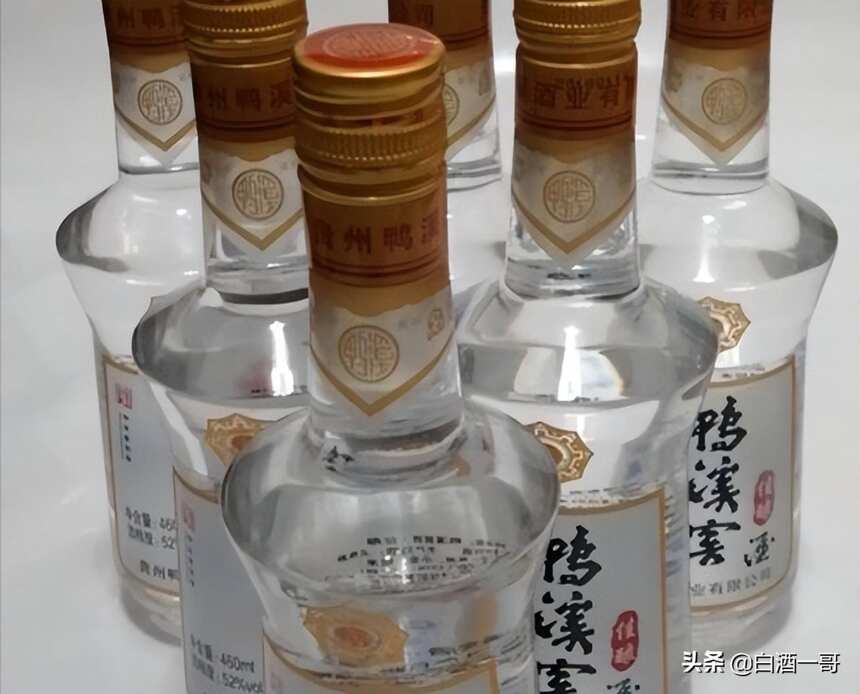 温州54岁皮革厂老板，请客只喝劣质“散酒”，网友：卧龙凤雏
