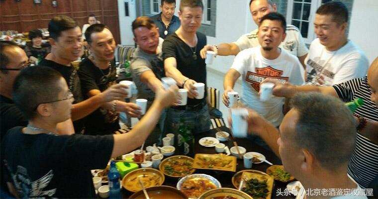 中国人喜欢喝酒的方式