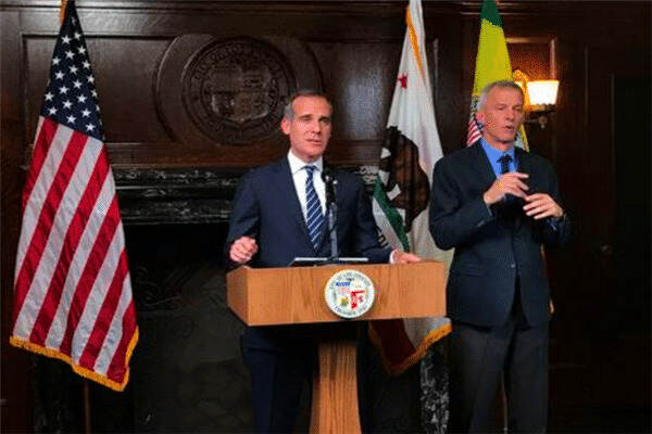 洛杉矶市长警告：在家中举办聚会，断水断电，或监狱“一日游”