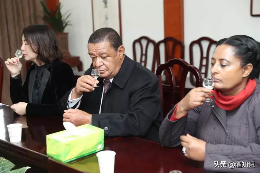埃塞俄比亚前总统穆拉图到访茅台 足见酱酒的魅力