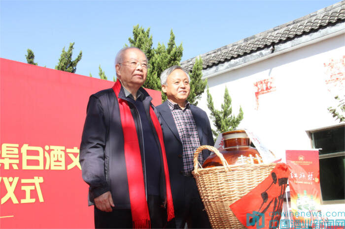 中国·林州第四届红旗渠白酒文化节暨2018开窖仪式隆重举行
