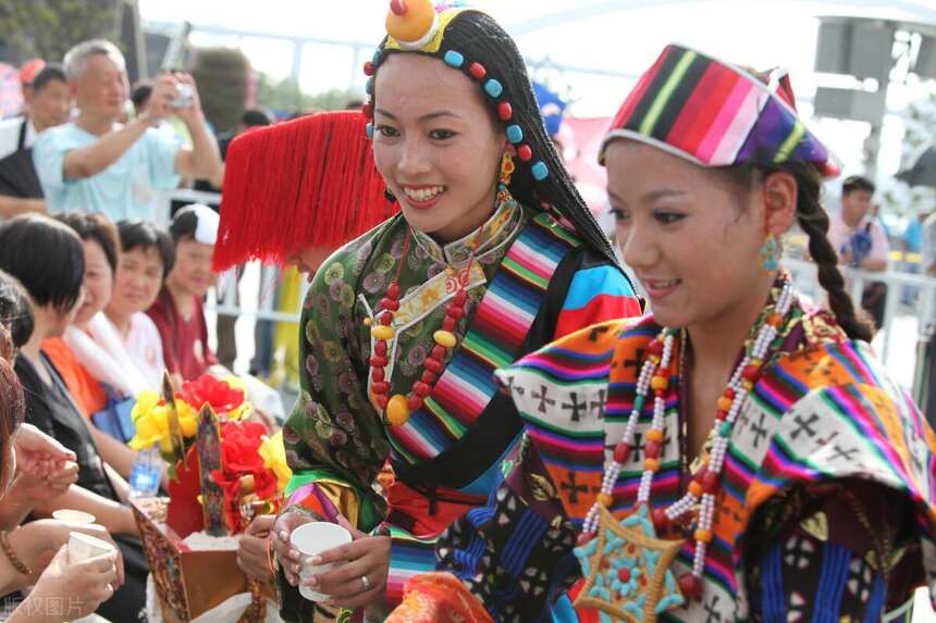 西藏人喝的白酒有哪些？一文读懂西藏白酒市场报告