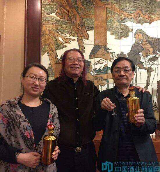 茅台集团白金酒公司万福迎门酒被选为中国轻工企业投资发展协会年会指定用酒