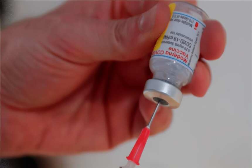 无奸不商！西班牙购买辉瑞疫苗注射器不达标，致上万剂疫苗损失