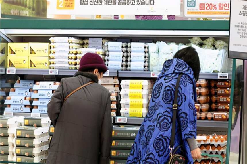 韩国“鸡蛋慌”！零关税进口美国鲜蛋，民众：宁愿不吃也不会买